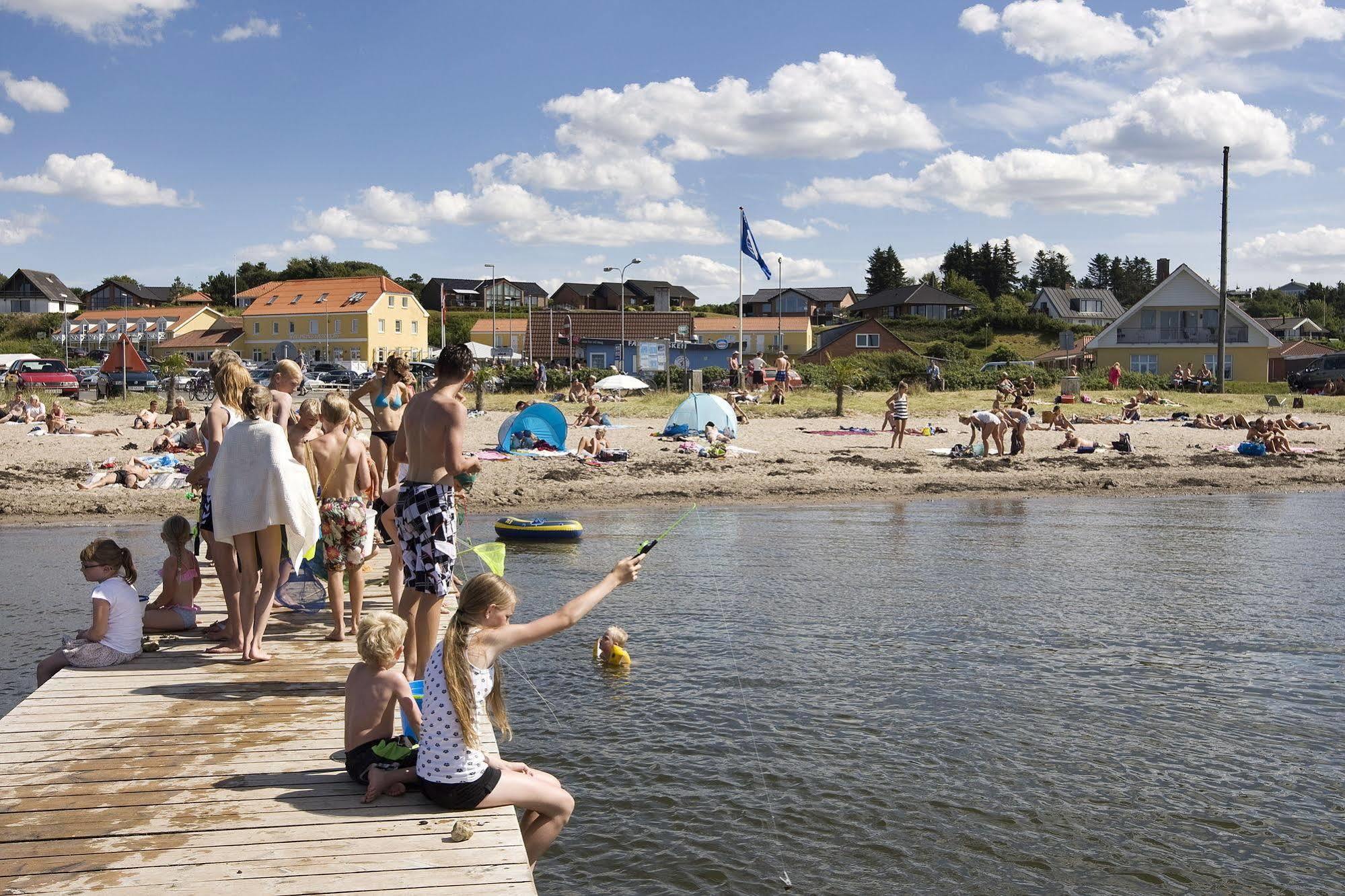 Hvalpsund Faergekro Exterior photo